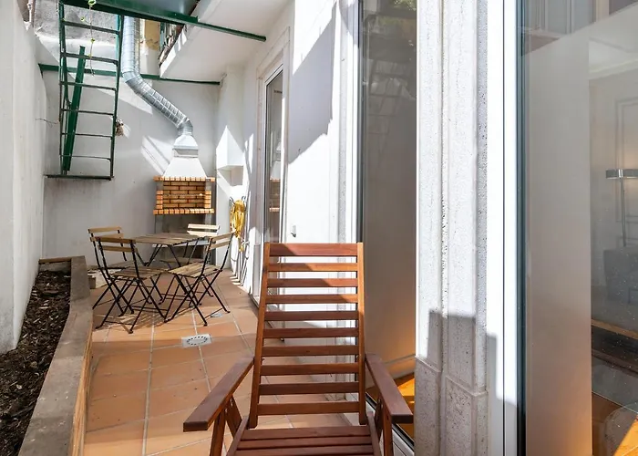 Lejlighed Whome | Great Location & Large Family W/patio *